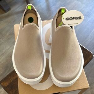 NEW Oofos Oomg Eezee Low Recovery Shoes Slip-On Canvas Women's Size 9 NIB